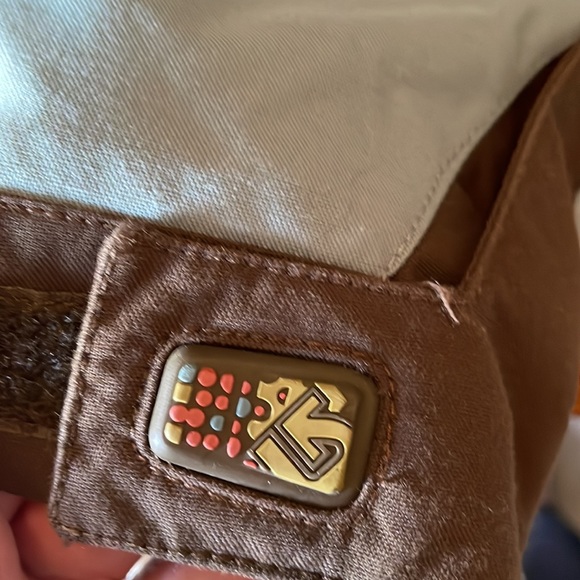 Boys Burton snowboarding jacket and pants - Picture 3 of 16